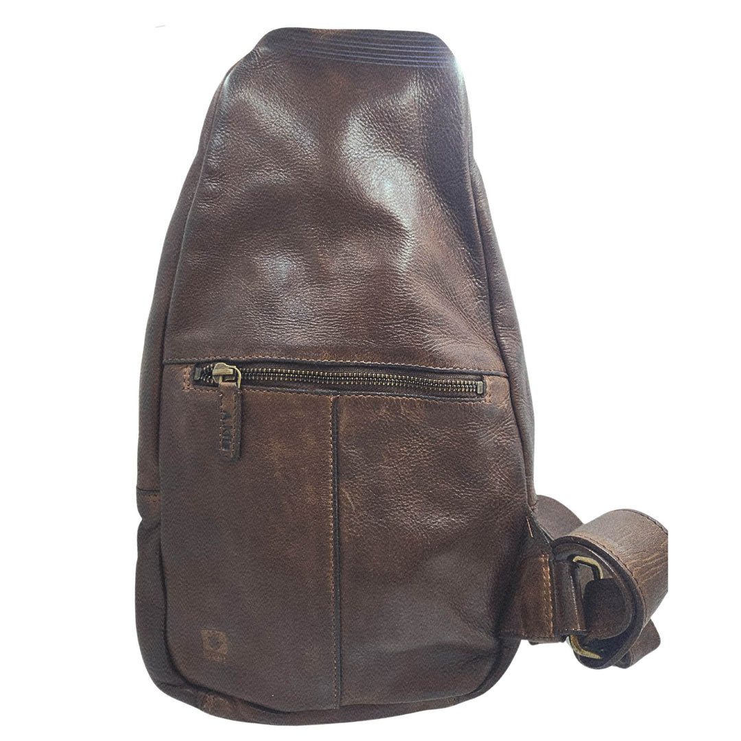 Sac en cuir de vache brun par Adrian Klis vu de derrière avec poche fermée par fermeture éclair