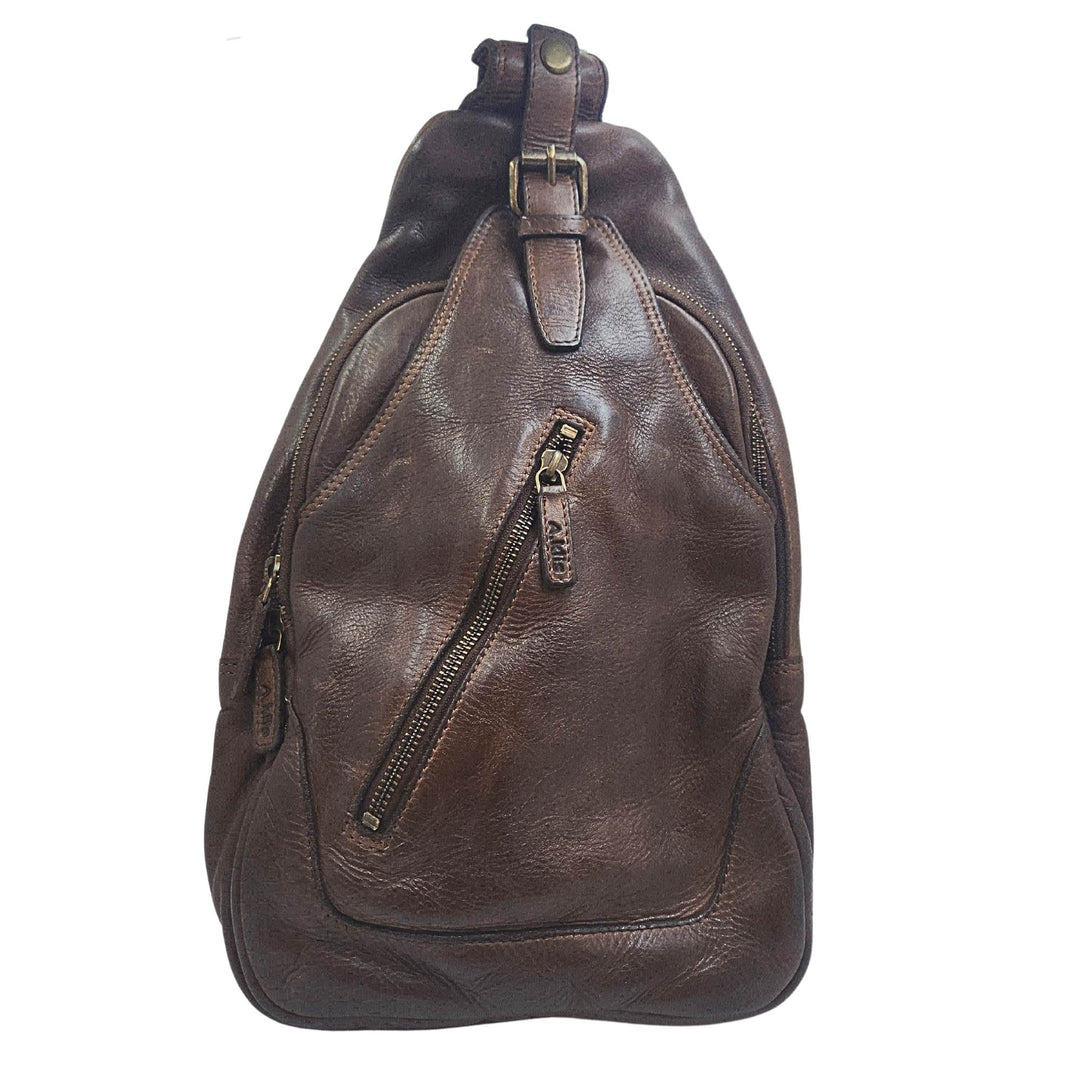 Sac en cuir de vache brun par Adrian Klis vu de devant avec poche fermée par fermeture à glissière