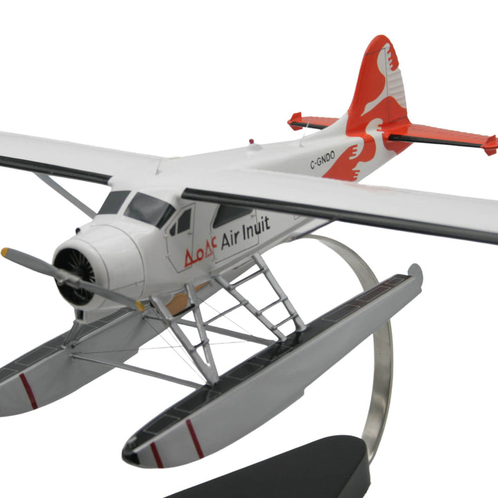 Modèle réduit d'un avion Beaver Air Inuit vu de 3/4 rapproché