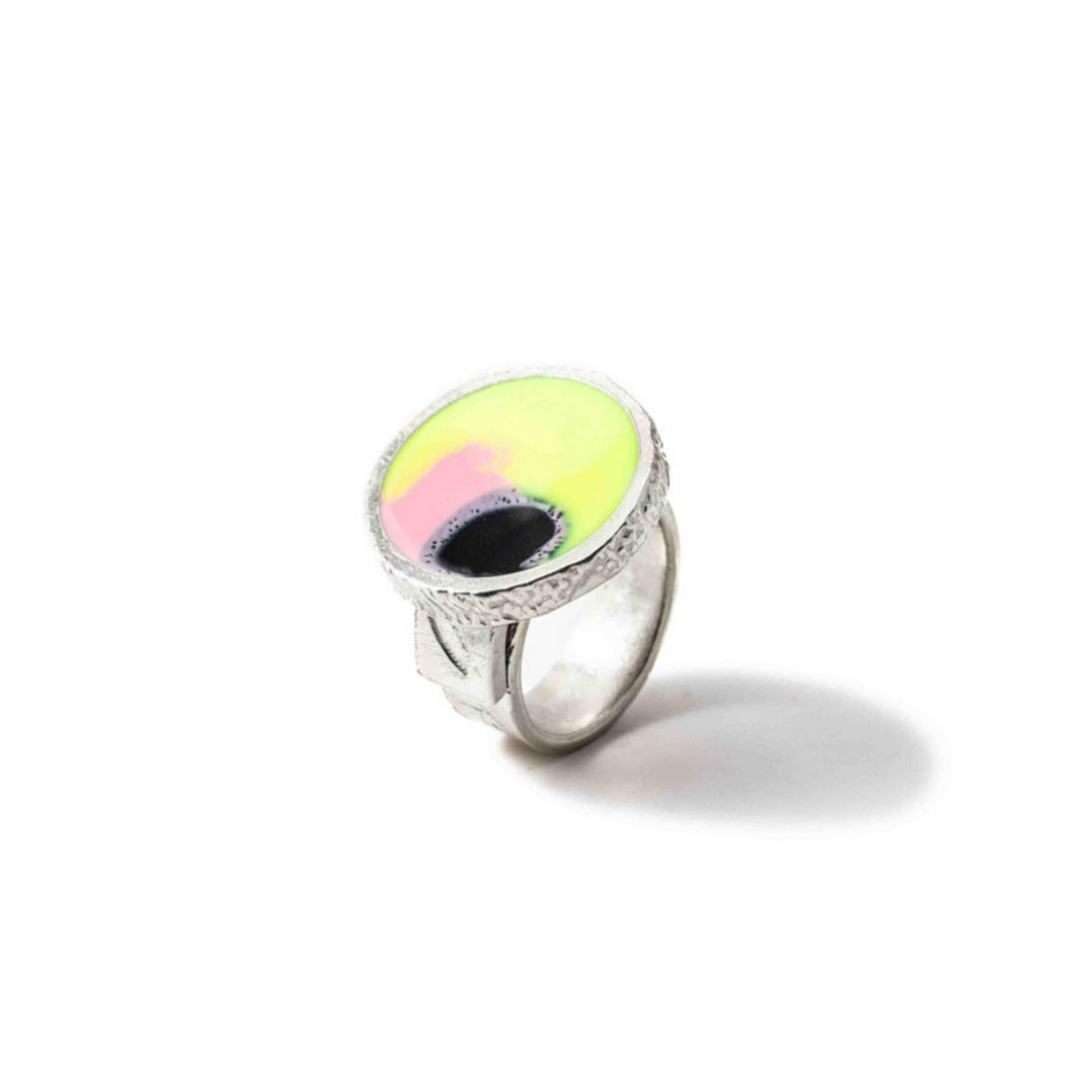 Bague Wilfred jaune, rose et noire par Anne-Marie Chagnon