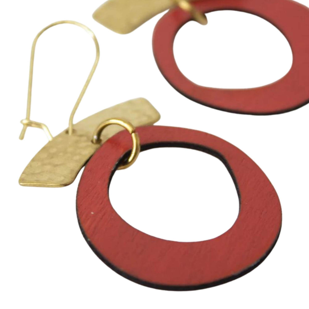 Boucles d'oreilles rondes Couronne couleur terre rouge par Rebelles des bois