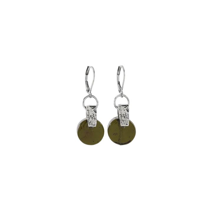 Boucles d'oreilles Dalim avec disque en verre forêt par ANne-Marie Chagnon