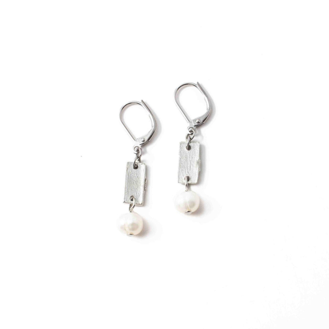 Boucles d'oreilles Daniella argentées par Anne-Marie Chagnon avec perle