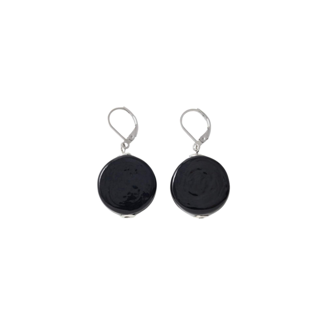 Boucles d'oreilles rondes noires avec crochet argenté par Anne-Marie Chagnon