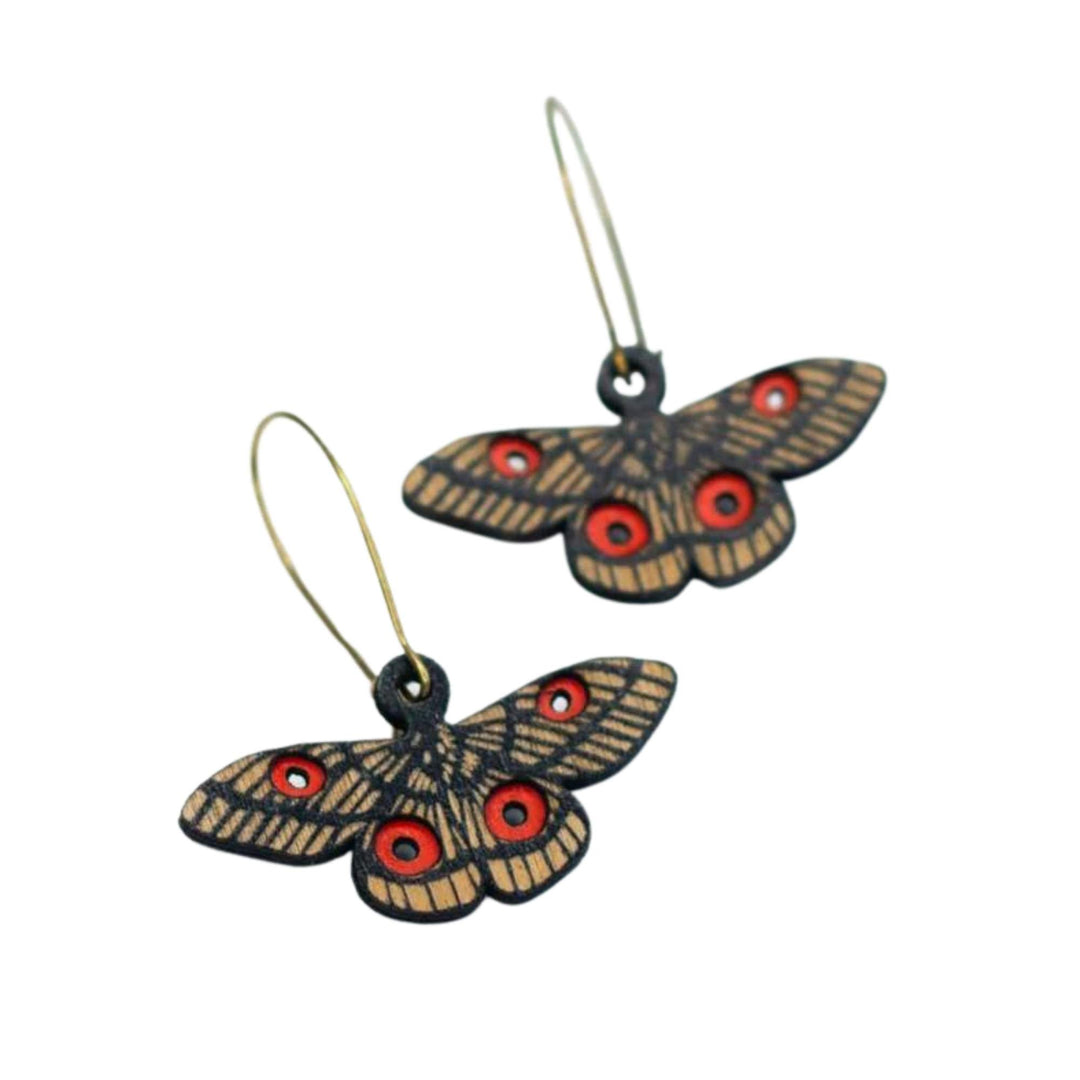 Boucles d'oreilles en forme de papillons noirs et rouges par Rebelles des bois