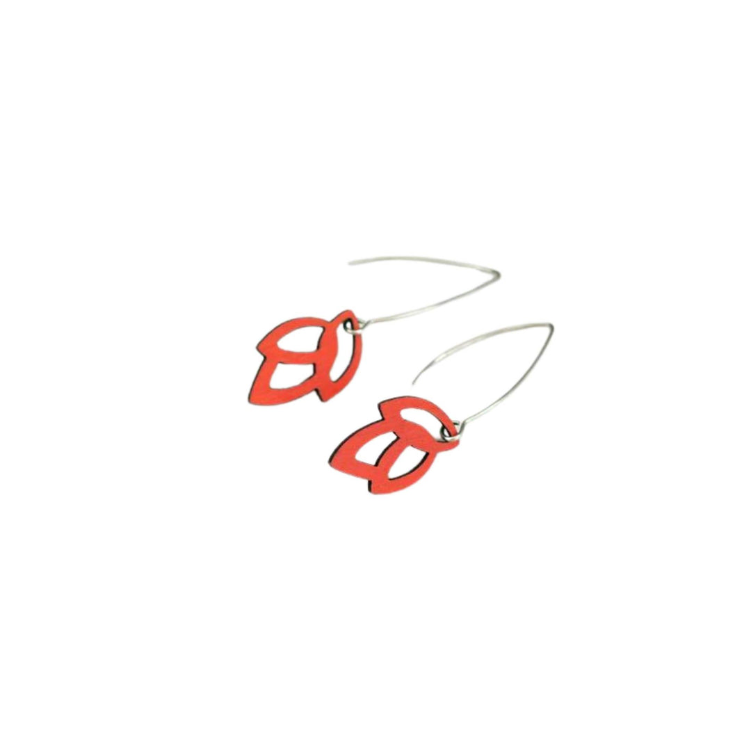 Boucles d'oreilles en bois terre rouge Prophétie avec attaches argentées par Rebelles des bois