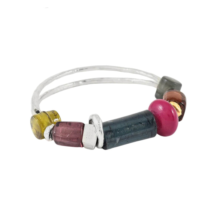 Bracelet Eronix avec billes de verre colorées et morceaux d'étain par Anne-marie Chagnon vu de 3/4