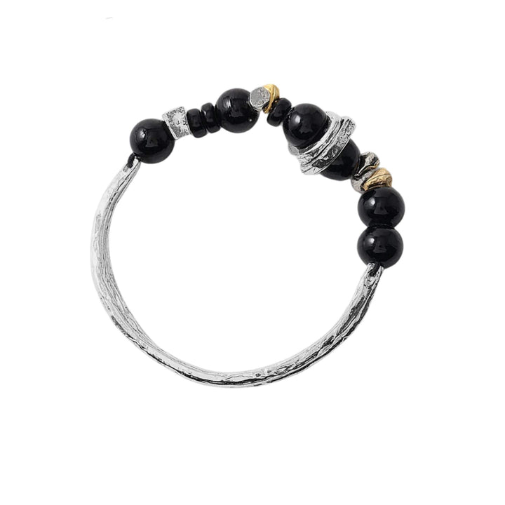 Bracelet Idriss avec billes noires et ornements argentés et dorés par Anne-Marie Chagnon vu de dessus