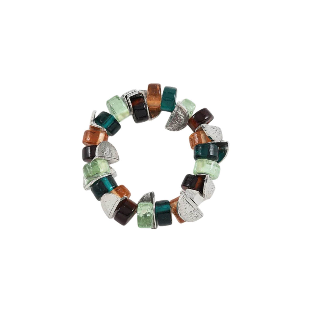 Bracelet Mankar fait de morceaux de verre bruns, transparents et verts vu de dessus