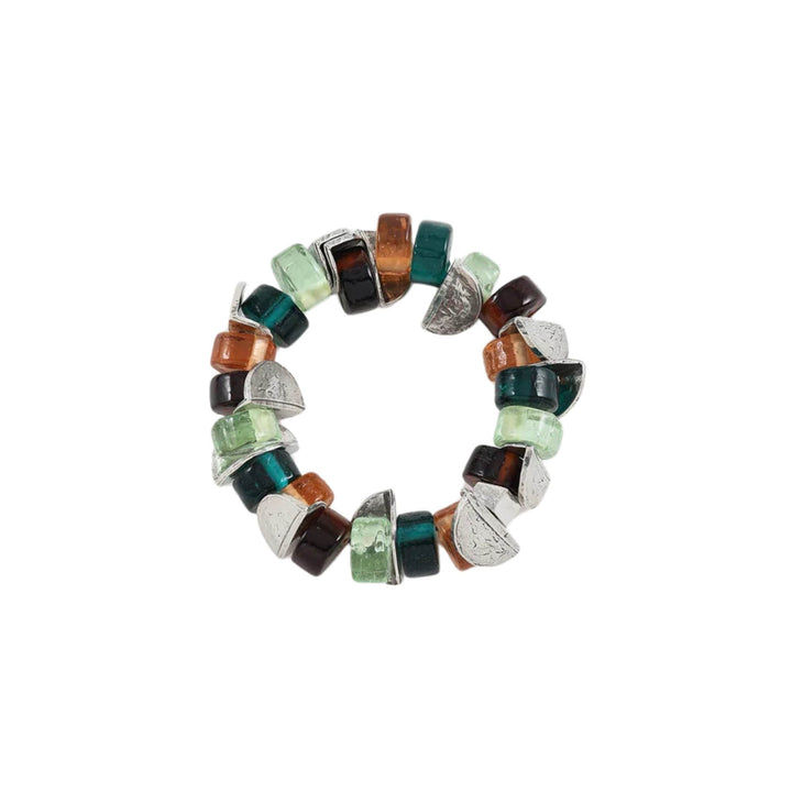 Bracelet Mankar fait de morceaux de verre bruns, transparents et verts vu de dessus