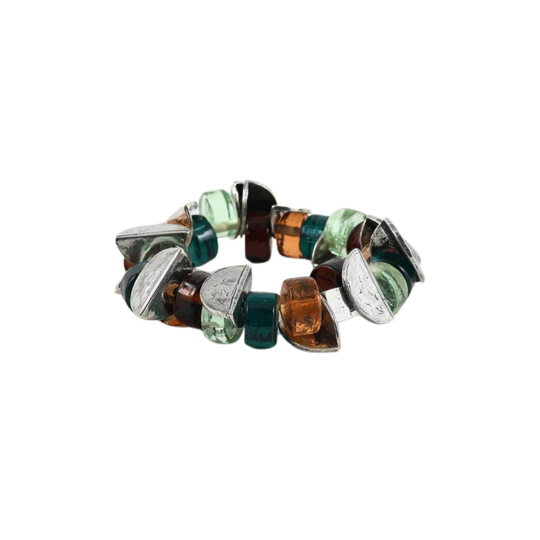 Bracelet Mankar fait de morceaux de verre bruns, transparents et verts par Anne-Marie Chagnon