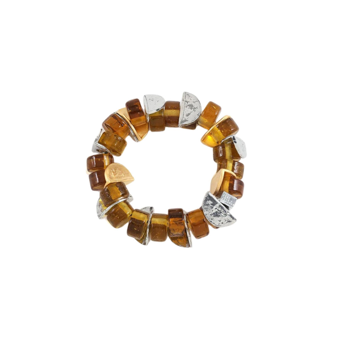 Bracelet Mankar avec pièces en verre brunes et morceaux d'étain par ANne-Marie Chagnon vu de dessus
