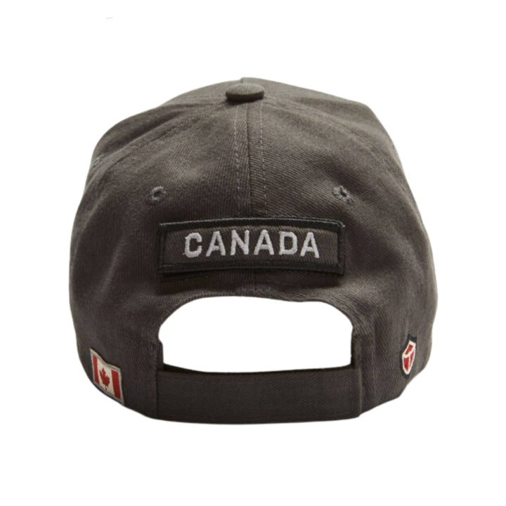 Casquette grise avec drapeau du Canada charbon par Red Canoe vue de derrière