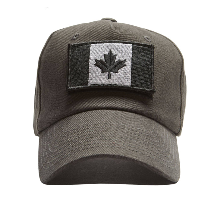 Casquette grise avec drapeau du Canada charbon par Red Canoe