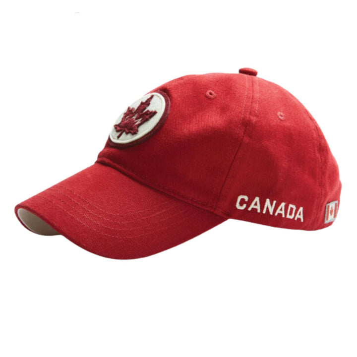 Casquette Canada rouge avec logo vue de coté par Red Canoe