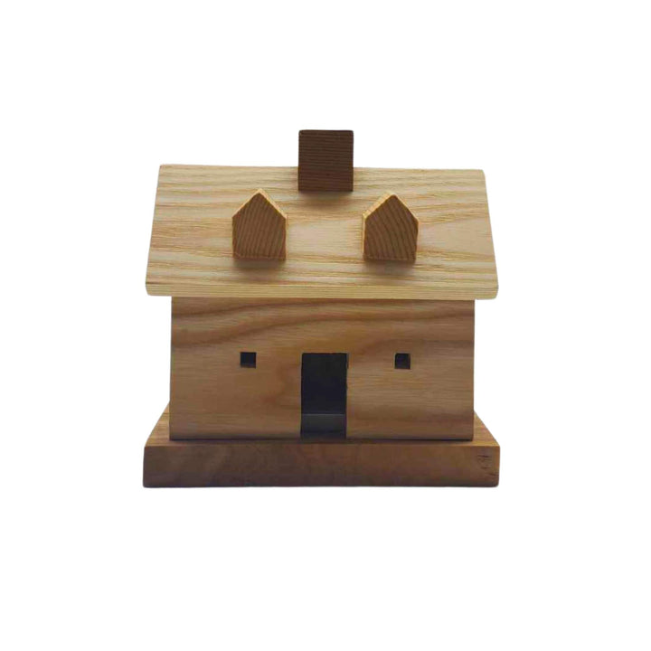 Porte encens en forme de chalet en bois par BoisBelleau vu de devant