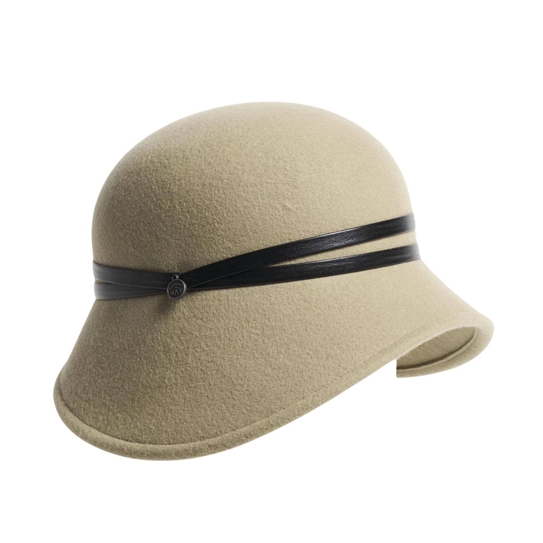 Chapeau cloche Willow beige par Canadian Hat avec deux bandes de cuir autour vu de 3/4