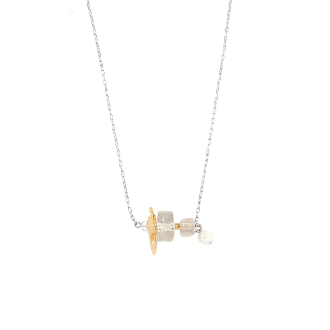 Collier argenté et or Cassiopée avec billes blanches par Anne-Marie Chagnon