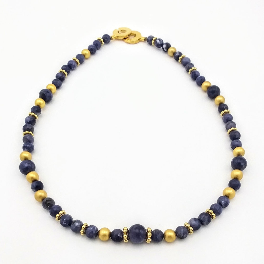 Collier avec pierres de scqapolite et pierres dorées par gemmes québec