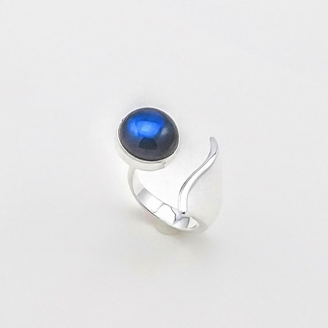 Bague au design unique avec pierre de labradorite du labrador par gemmes québec