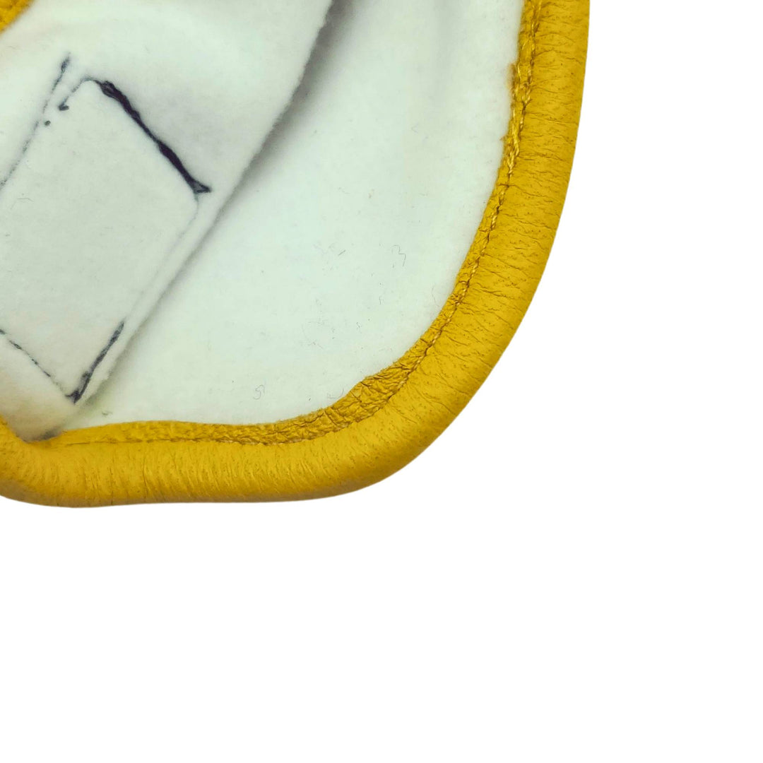 Détail des Gants en cuir jaune doublés par Milo and Dexter