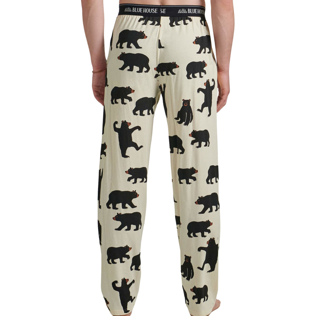 Homme portant un pantalon de pyjama blanc avec ours noirs par Hatley vu de derrière