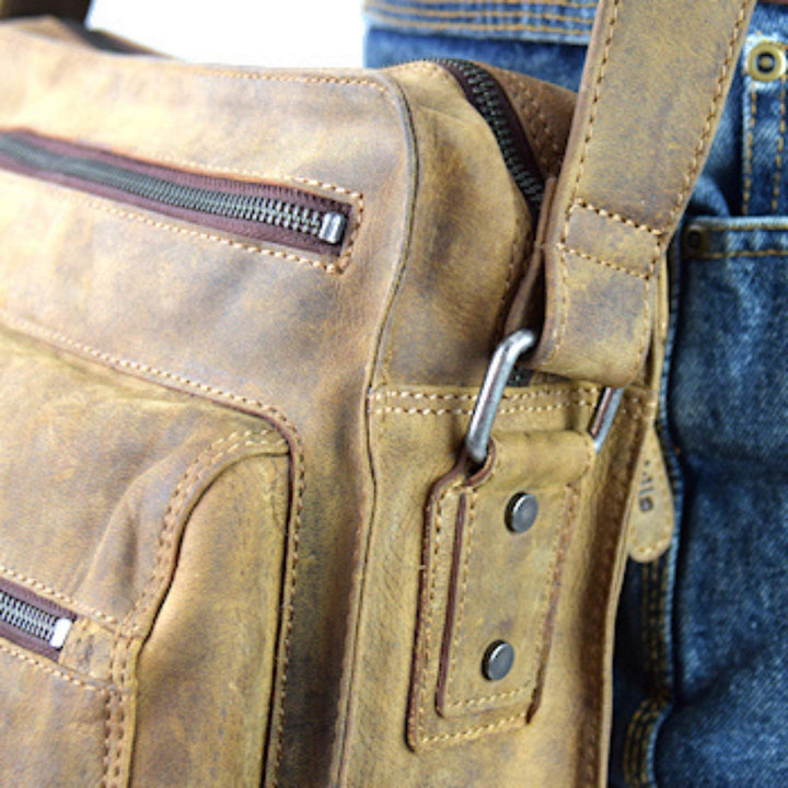 Détails du Sac à mains en cuir de bison 2590 par Adrian Klis