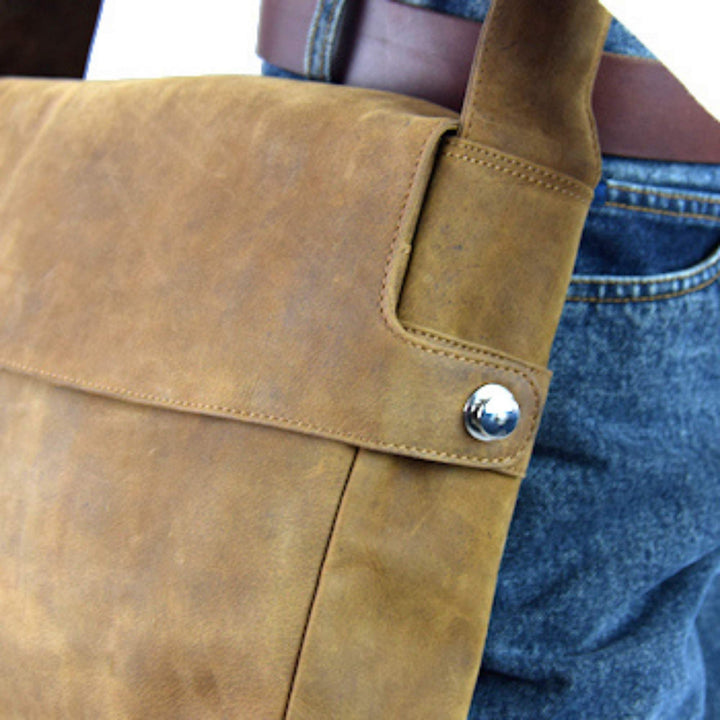 Détail du Sac de format compact en cuir de bison 2477 par Adrian klis