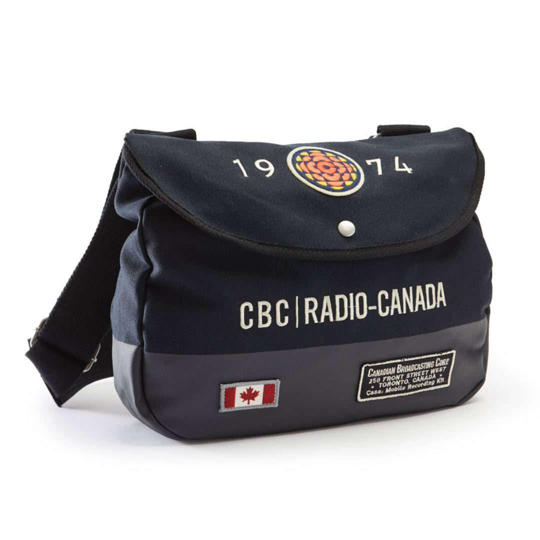 Sac messager CBC RADIO-CANADA 1974 avec bandouillere ET LOGO bleu marine par Red Canoe