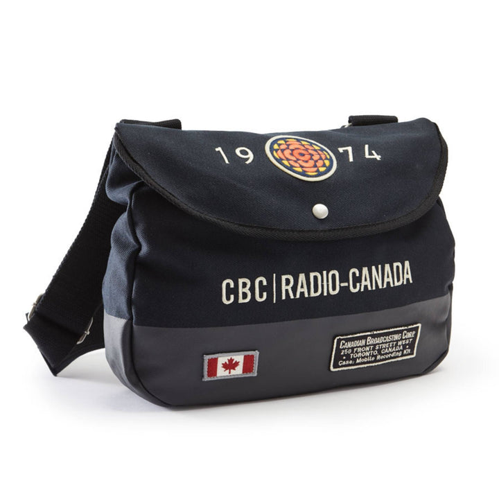 Sac messager CBC RADIO-CANADA 1974 avec bandouillere ET LOGO bleu marine par Red Canoe