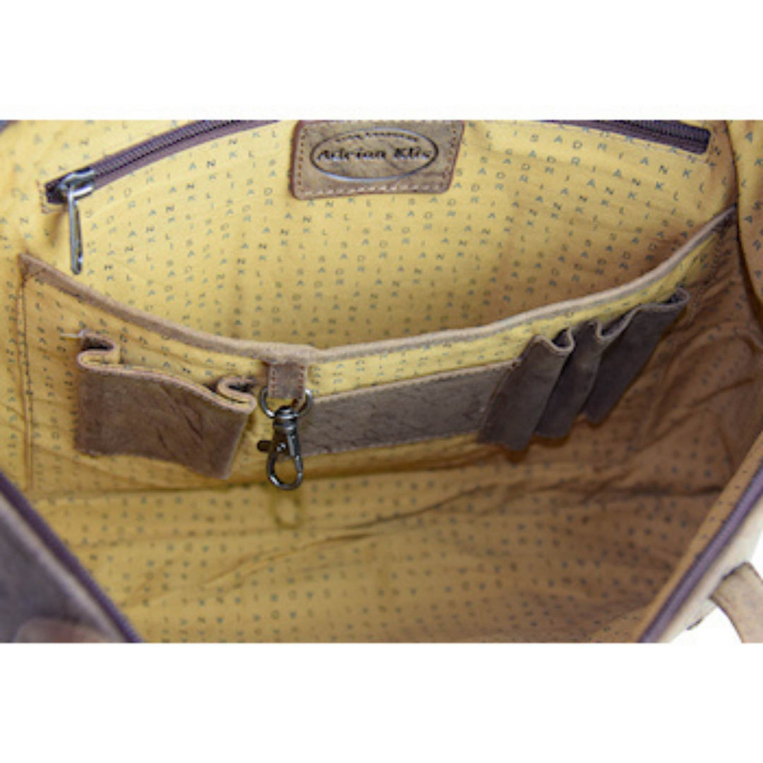 Sac organisateur 2326 par Adrian Klis en cuir de bison vu de l'intérieur avec ses compartiments