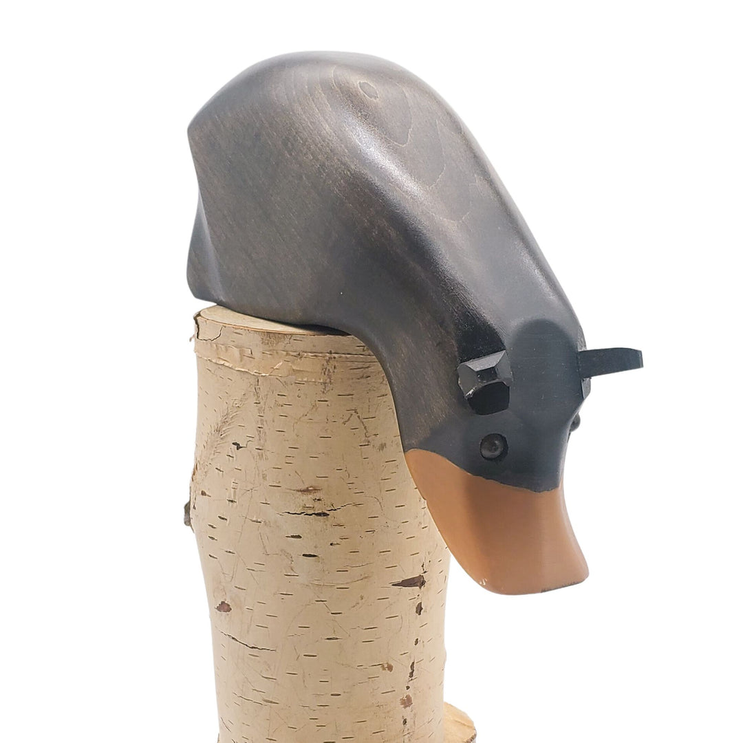 Ours en bois sur une bûche par Sculpture Tremblay vu de 3/4
