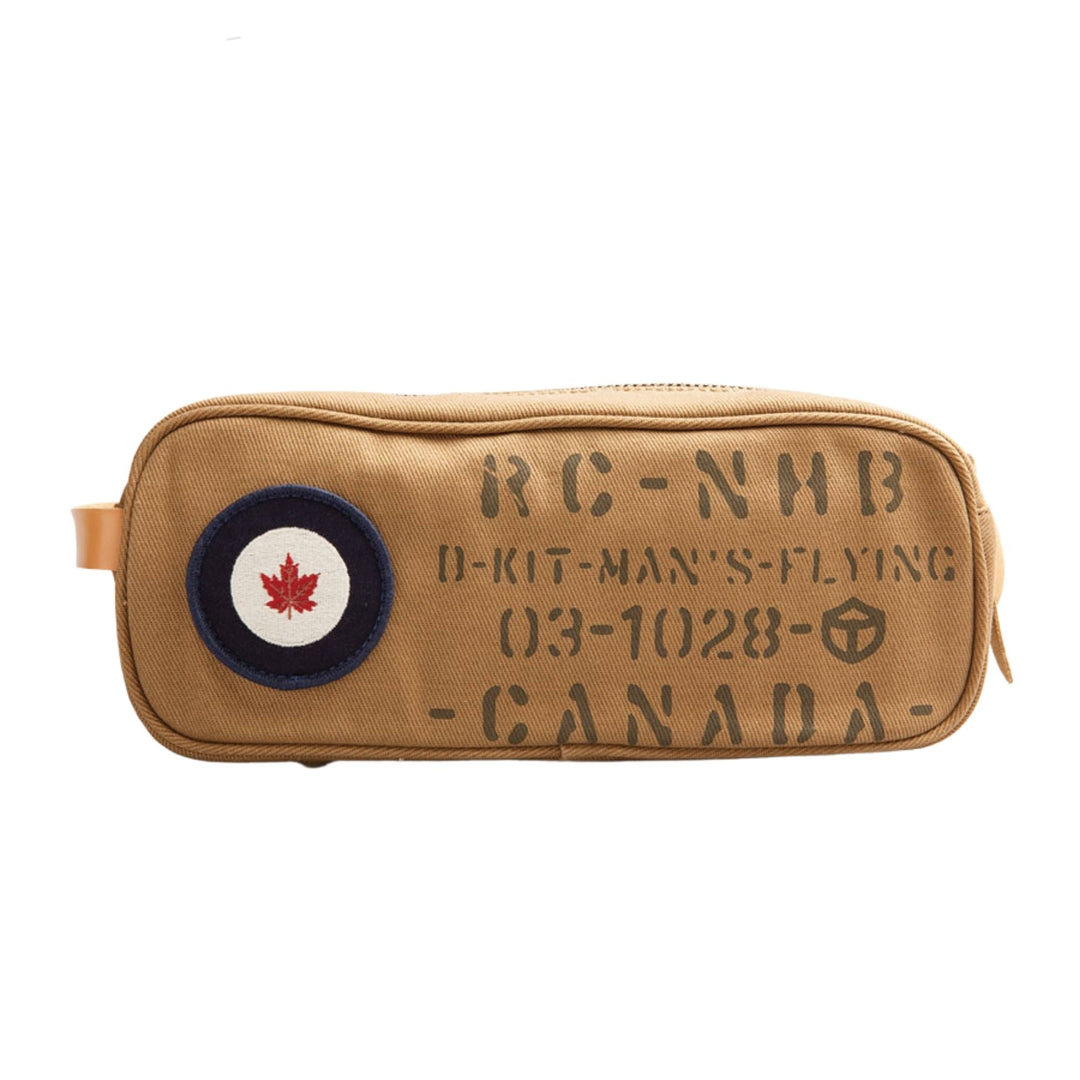 Trousse de toilette RCAF tan avec logo et textes par Red Canoe