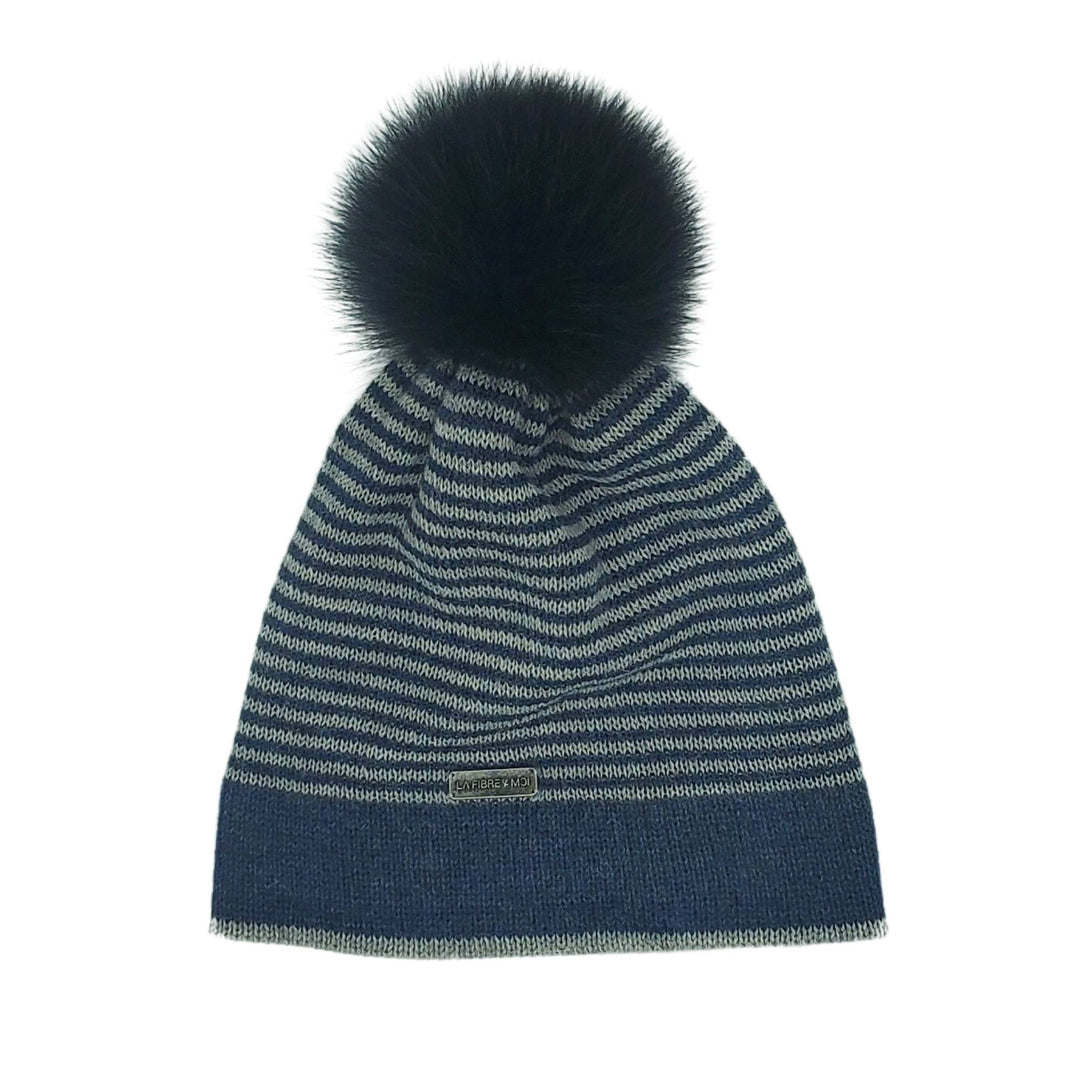 Tuque en laine de bébé alpaga à rayures marine et perle avec pompom marine par La fibre et moi