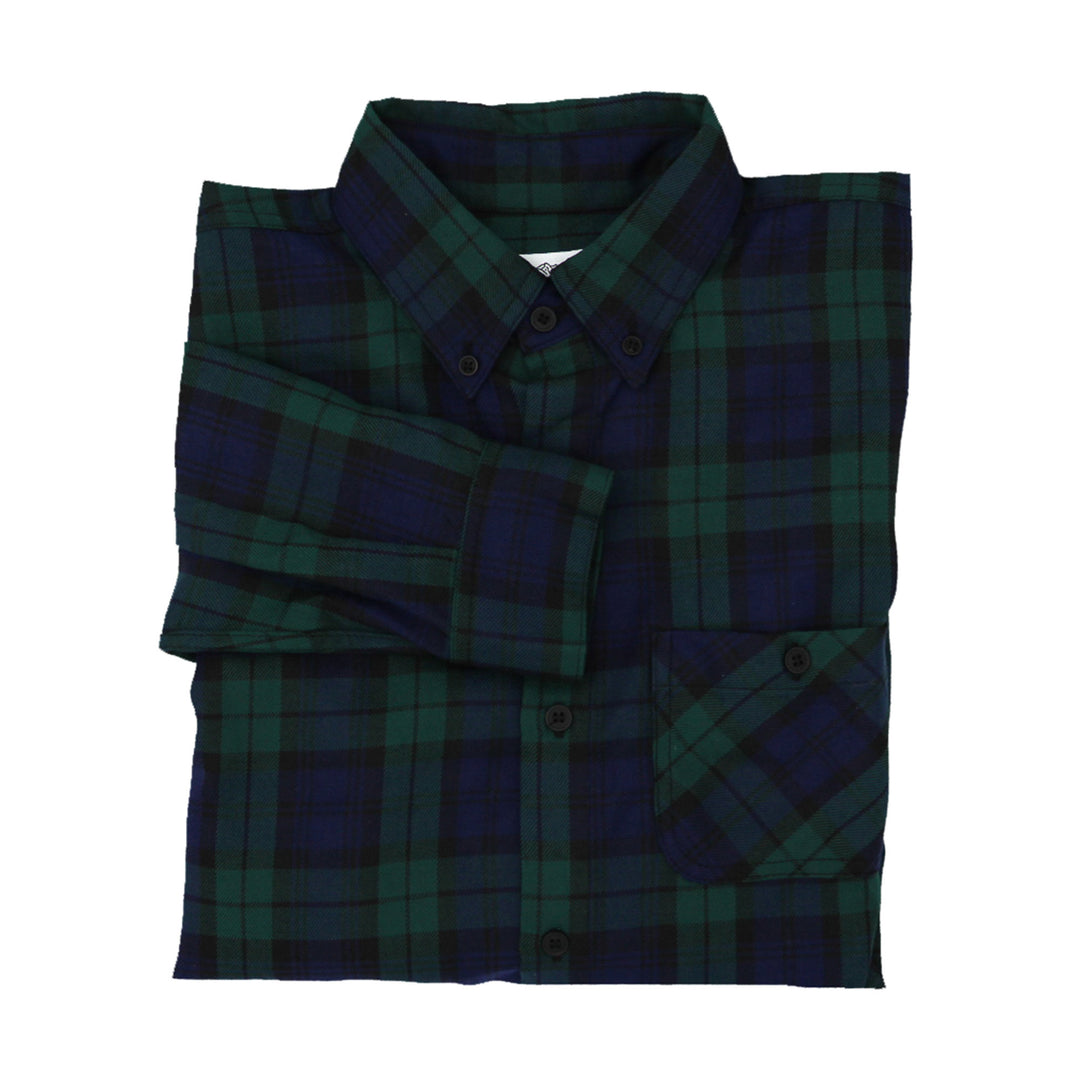 Chemise pliée à carreaux bleue et verte avec la manche repliée