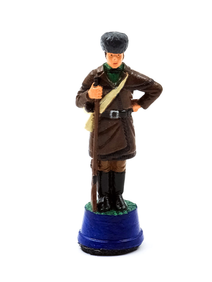 Piece Roi 1 portant un chapeau et un habit brun vue de face