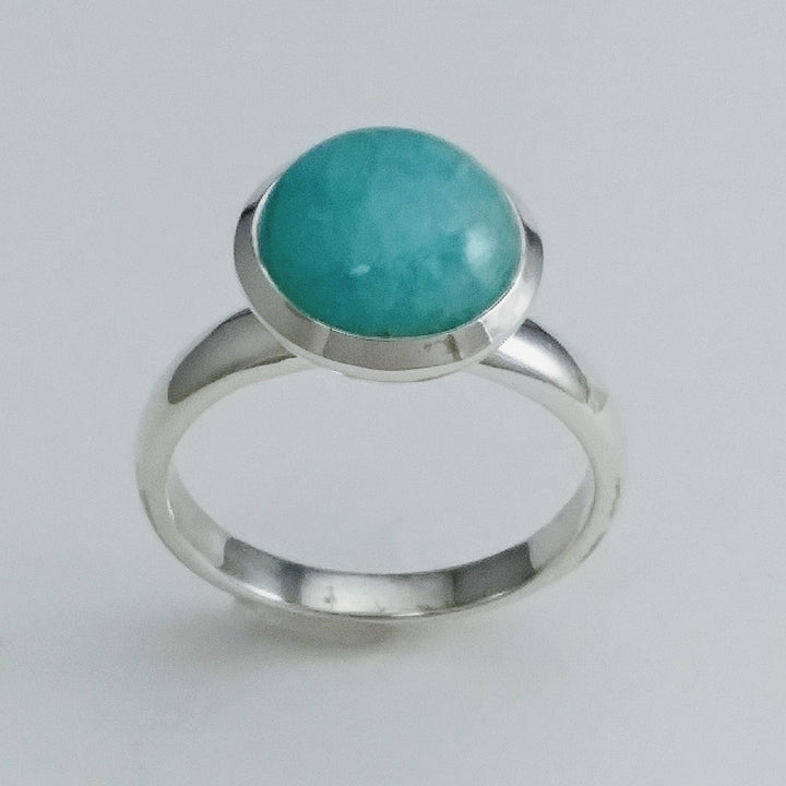 Bague argentée avec pierre de couleur turquoise