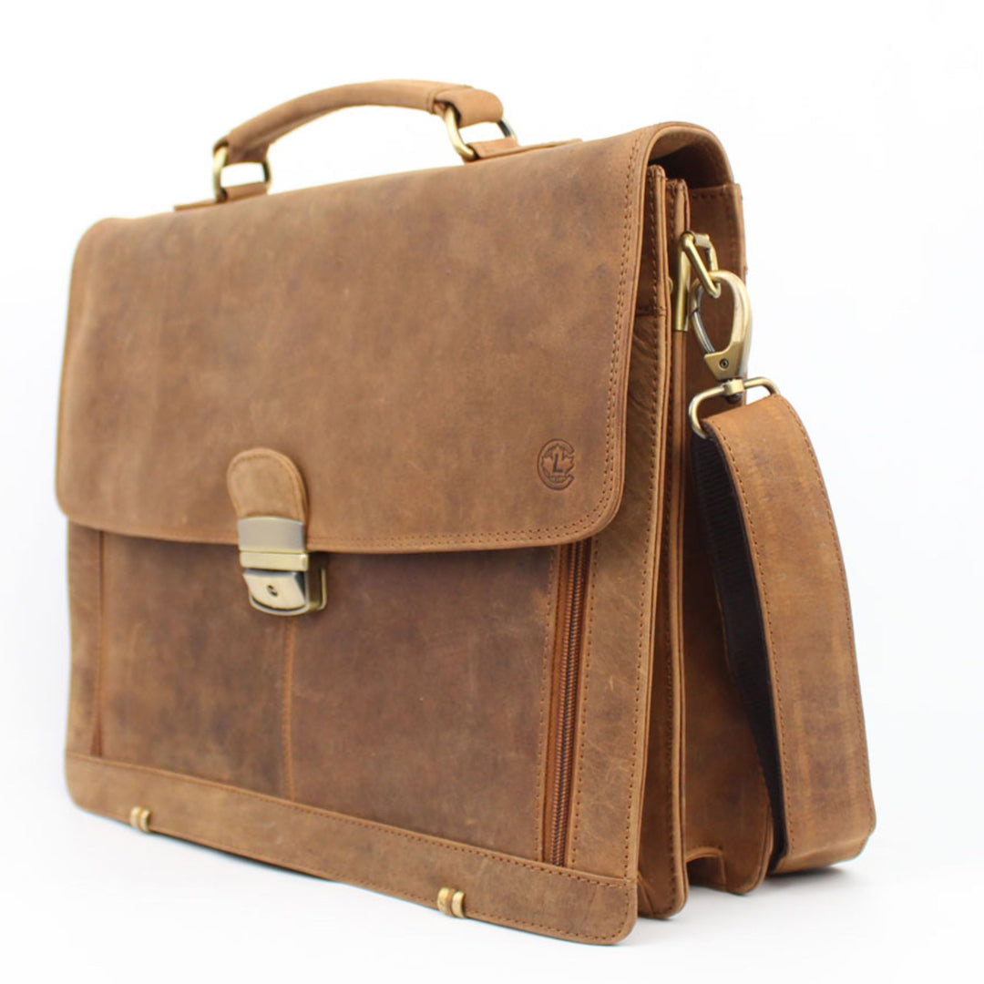 Porte-documents en cuir de bison Canadian Leather vu de 3/4 avec bandoulière