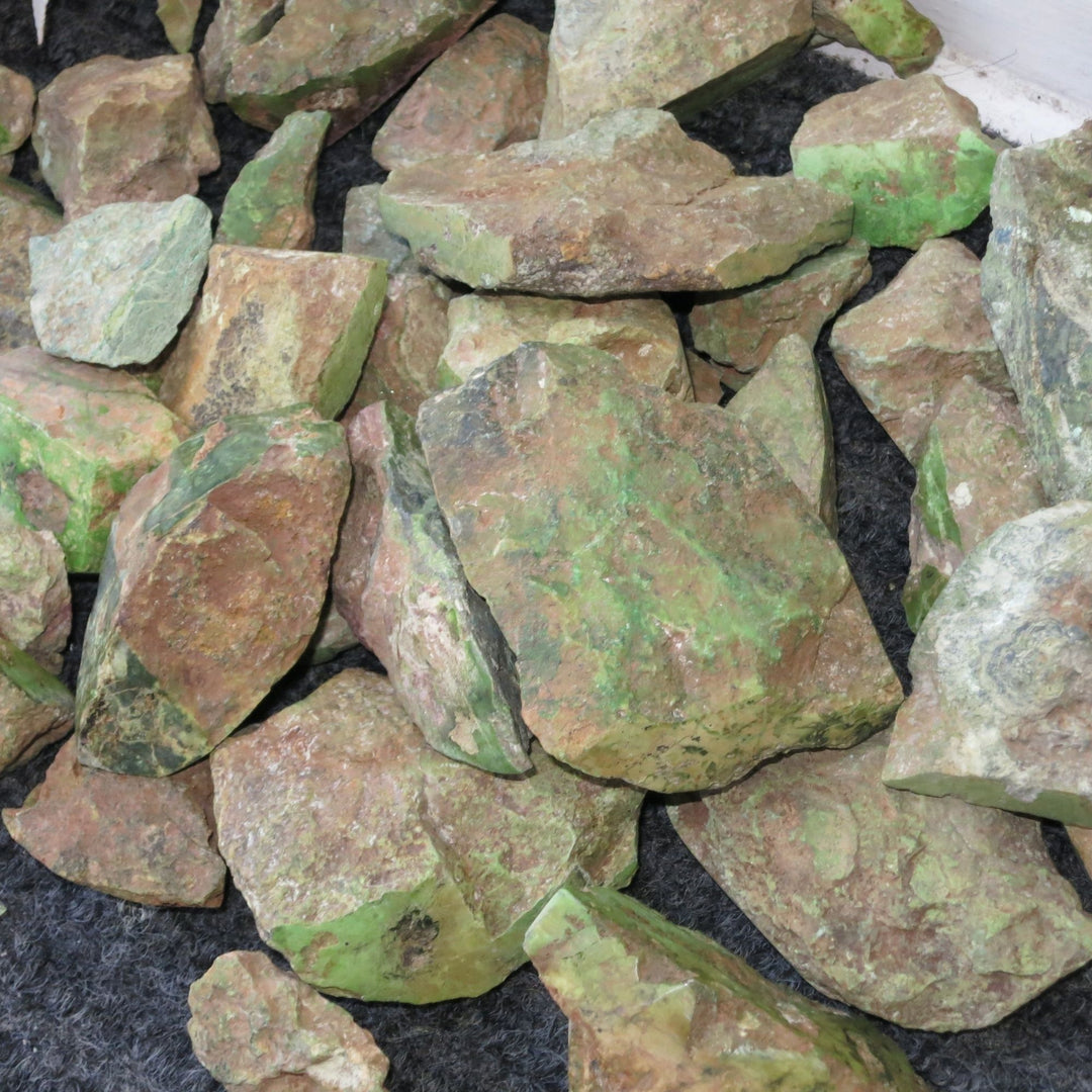 pierre-semi précieuse gaspéite à l'état brute