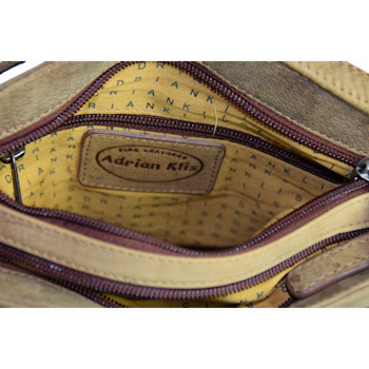 Intérieur du premier compartiment d'un sac à main en cuir de bison