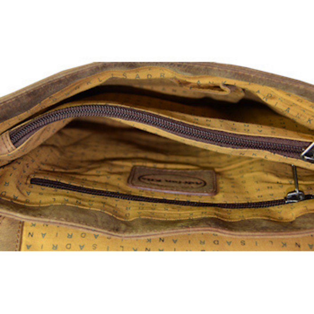 Intérieur d'un sac messager simple en cuir de bison