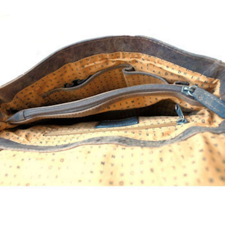 intérieur d'un sac en cuir véritable doublé de coton