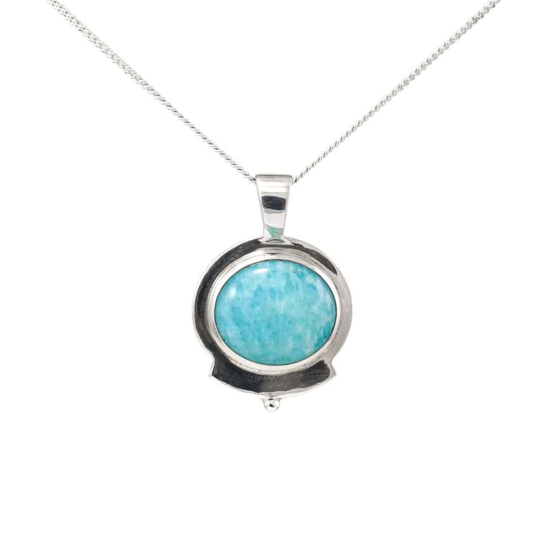 Collier avec un pendentif d'amazonite de forme ovale