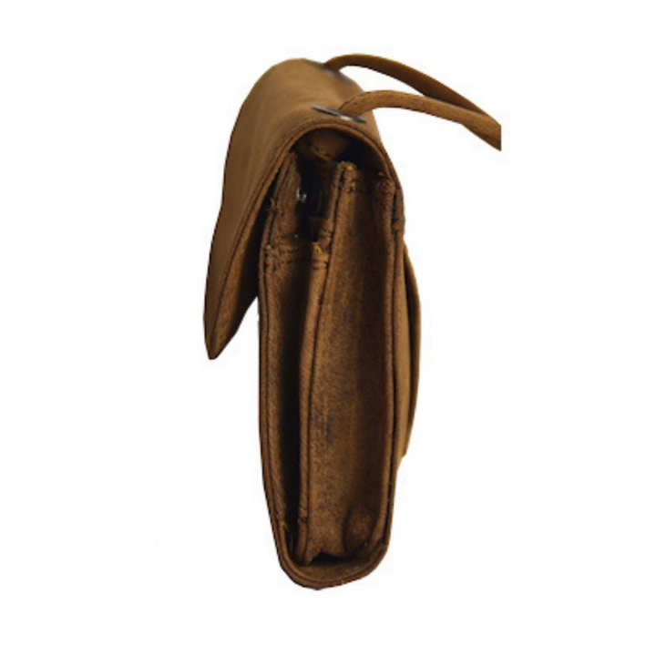 Vue de coté d'un sac en cuir de bison avec poignée