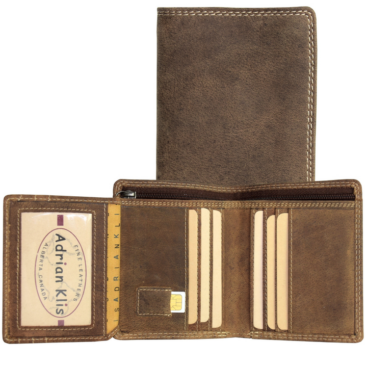 Portefeuille en cuir de bison ouvert et fermé avec un rabat horizontal à gauche vu de devant