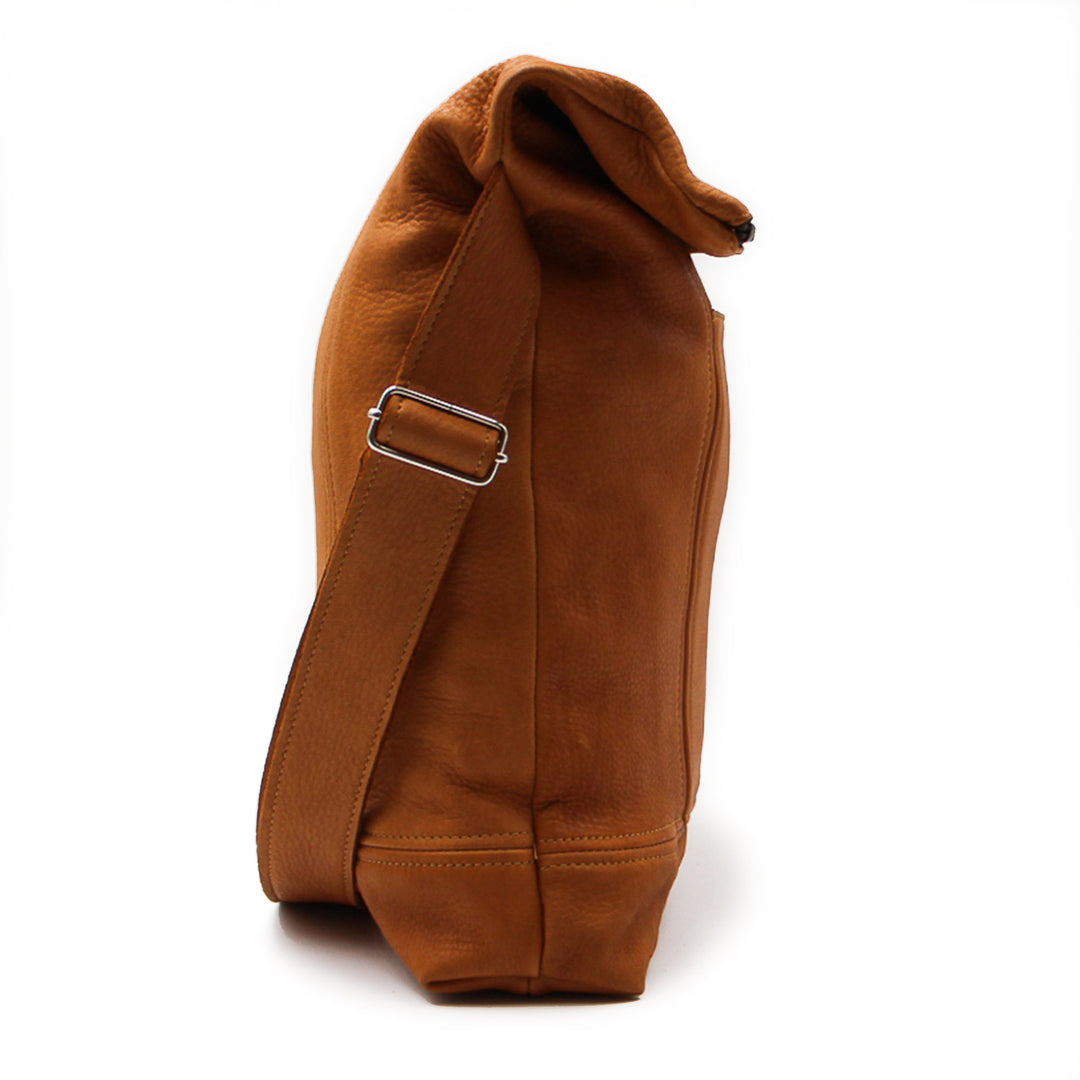 Sac à main tan à rabats avec sangles sur le coté vu de coté