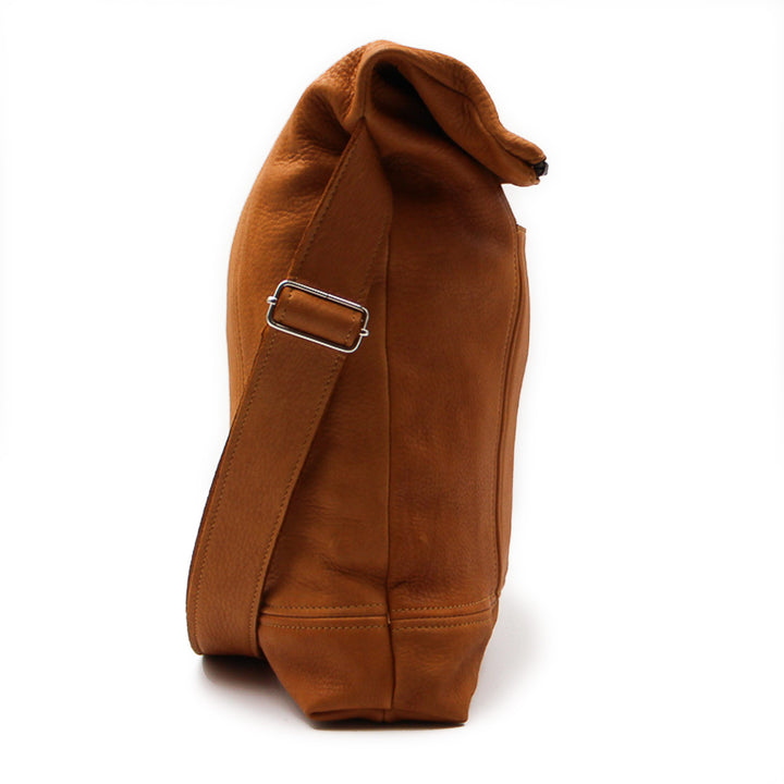 Sac à main tan à rabats avec sangles sur le coté vu de coté