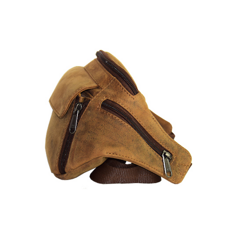 Sac banane en cuir de bison avec pochettes et fermetures éclair vu de coté
