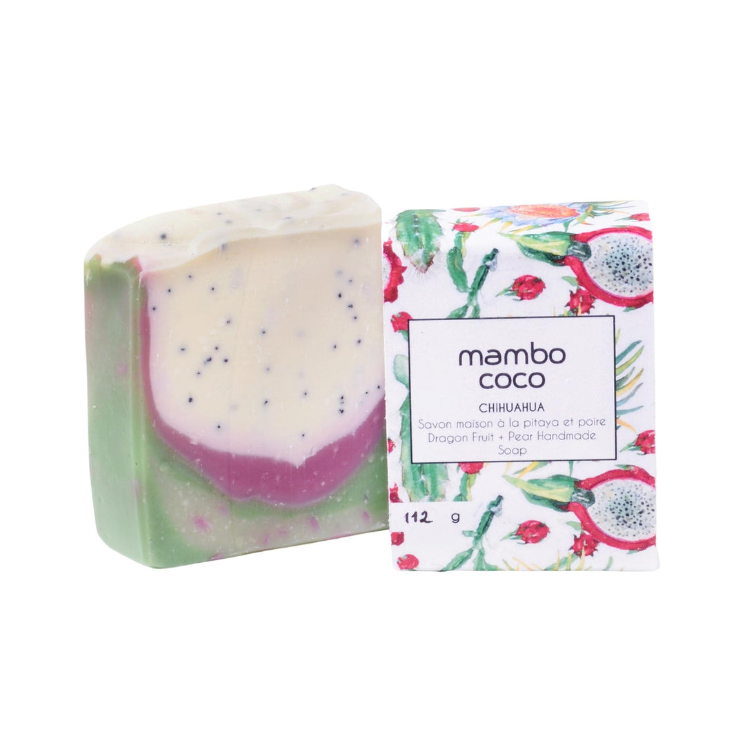 Savon chihuahua par mambo coco vert, rose et blanc sorti de son emballage au motif de pitaya