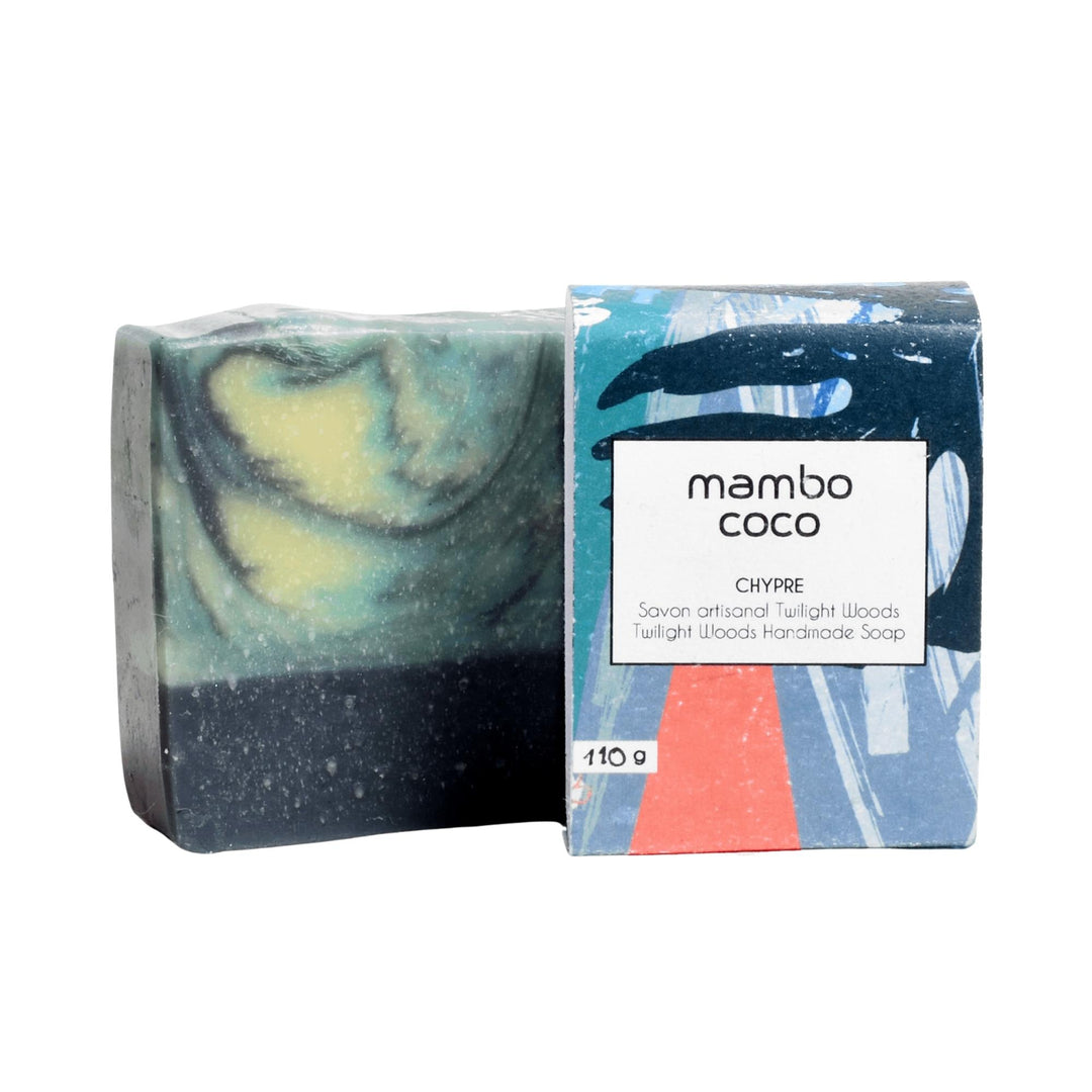 Savon Chypre par Mambo coco vert et noir sorti de son emballage bleu et rose